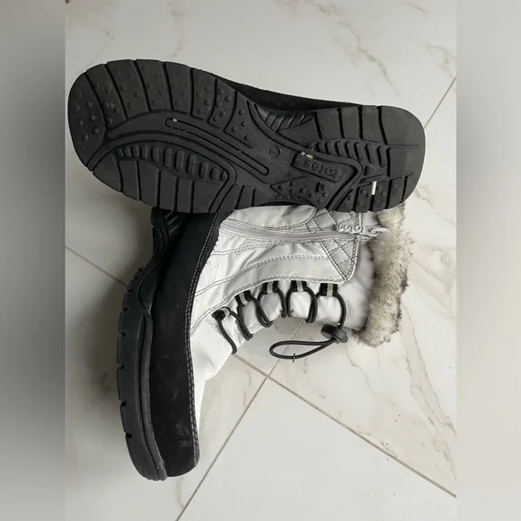 Snow Boots - Picture 2 of 2